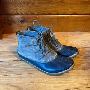Sorel Out 'N About Green Leather Duck Boots - 9.5